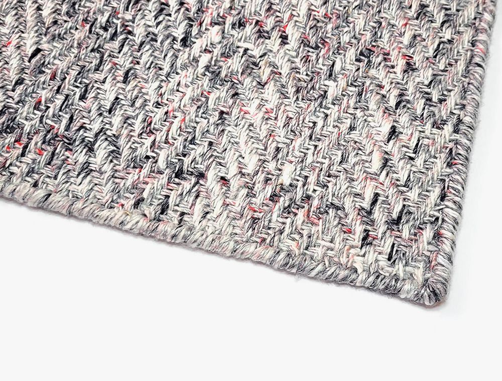 Eco-Friendly Outdoor Rug in Seashell Gray, corner closeup. Durable and sustainable outdoor rug made from recycled plastic bottles. #size_5' x 8'